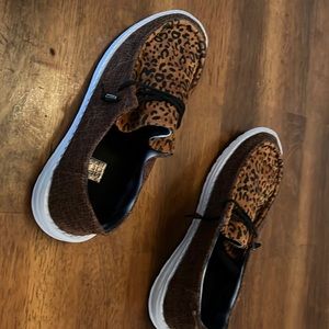 81/2 no brand on name on it brand new never worn